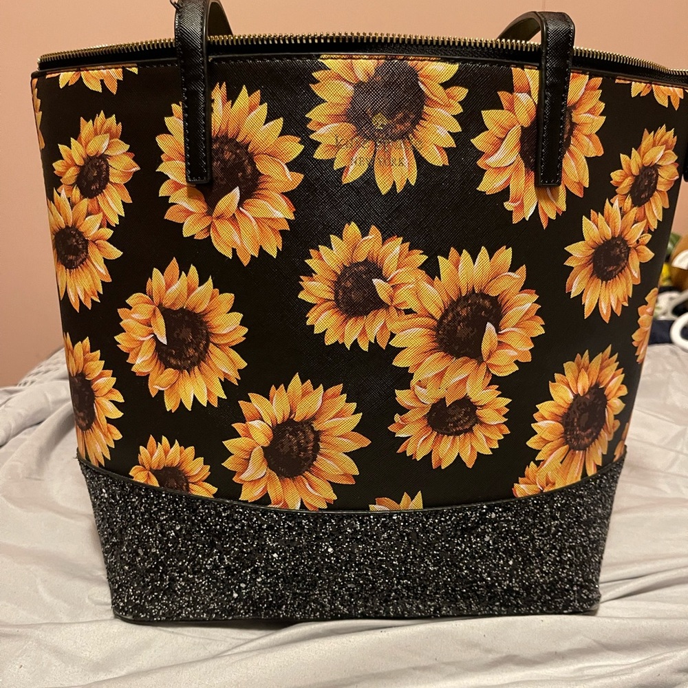 “Kate Spade” sunflower tote with matching wallet